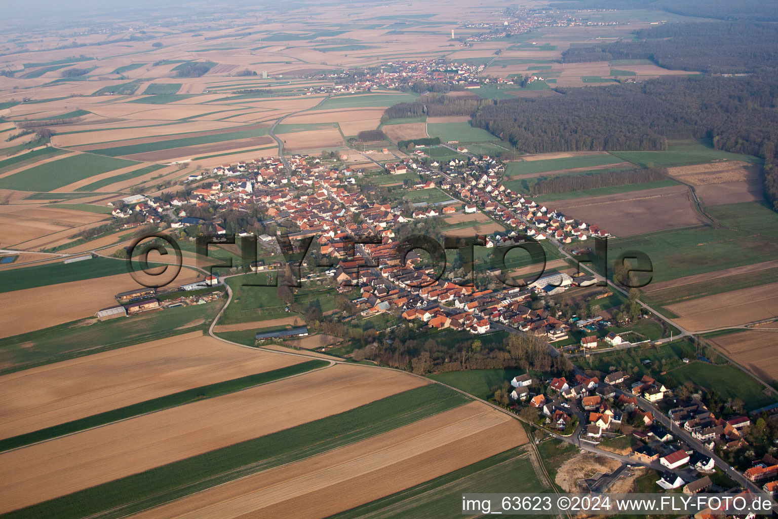 Enregistrement par drone de Niederlauterbach dans le département Bas Rhin, France