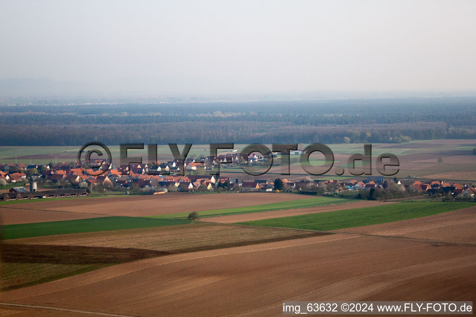 Schleithal dans le département Bas Rhin, France vu d'un drone