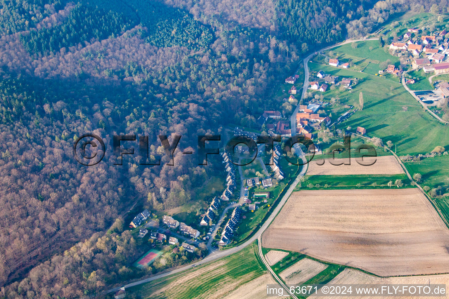 Vue aérienne de Complexe de maisons de vacances Les Chataigners Pffafenbronn à Lembach dans le département Bas Rhin, France