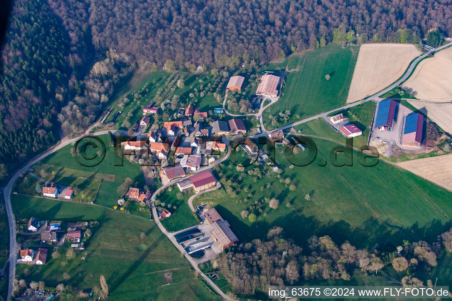 Lembach dans le département Bas Rhin, France vue du ciel