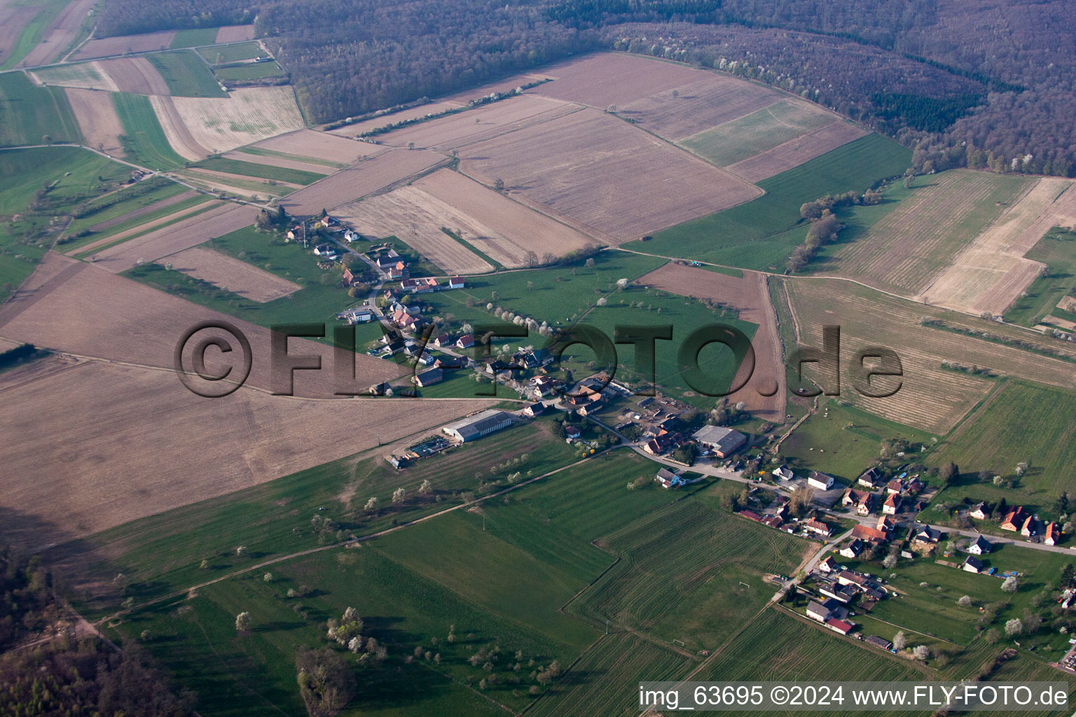 Langensoultzbach dans le département Bas Rhin, France du point de vue du drone