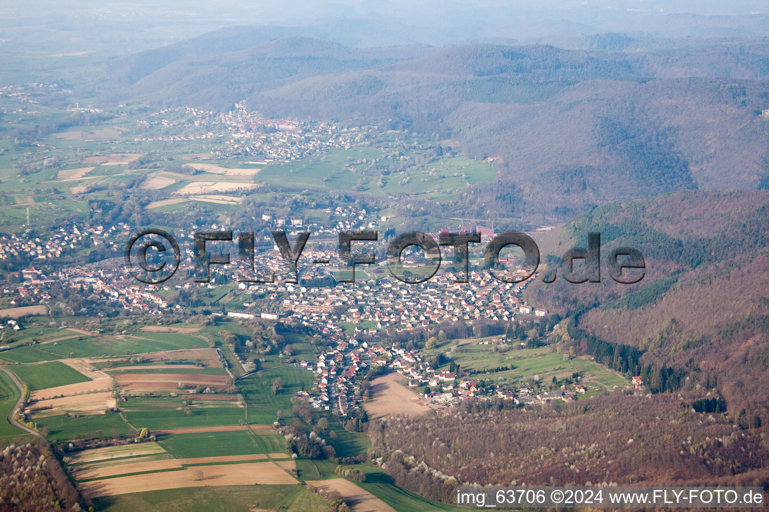 Niederbronn-les-Bains dans le département Bas Rhin, France d'un drone