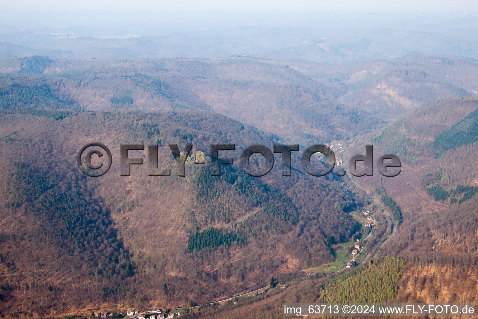 Vue aérienne de Niederbronn-les-Bains dans le département Bas Rhin, France