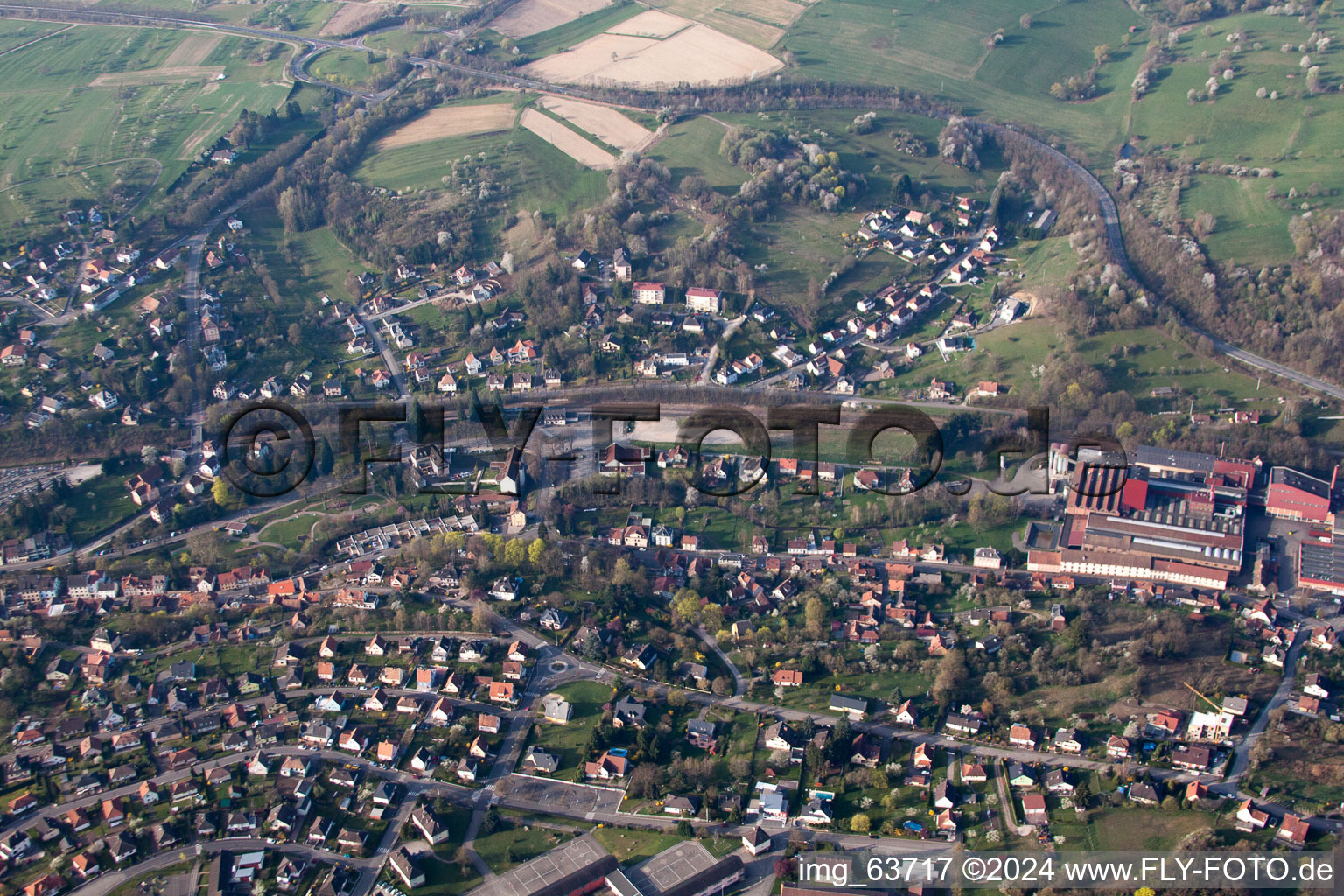 Vue oblique de Niederbronn-les-Bains dans le département Bas Rhin, France