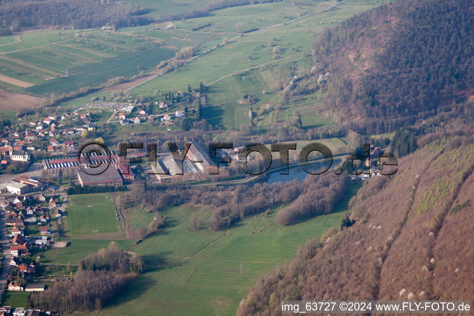 Vue d'oiseau de Oberbronn dans le département Bas Rhin, France