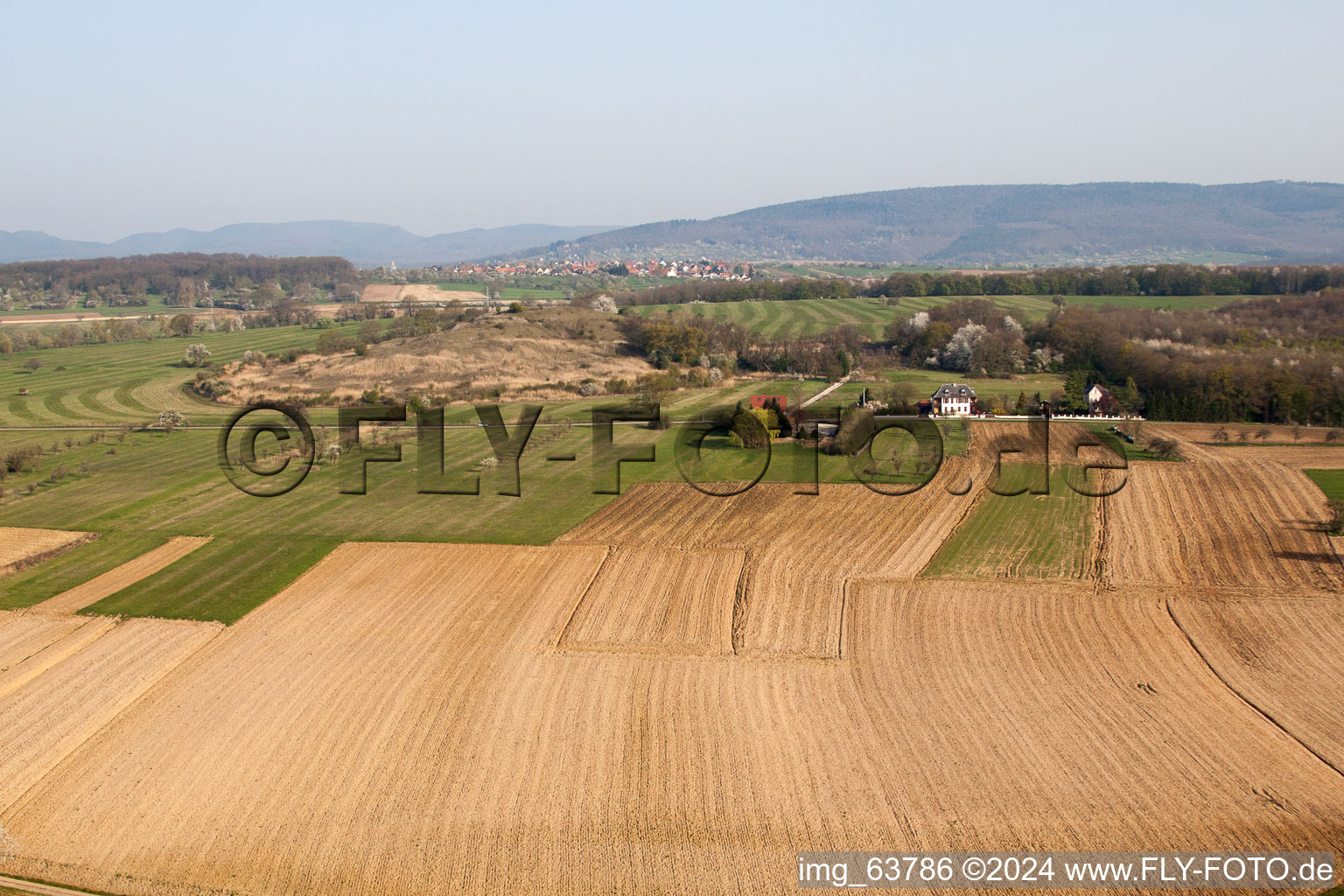 Vue aérienne de Favori à Gunstett dans le département Bas Rhin, France