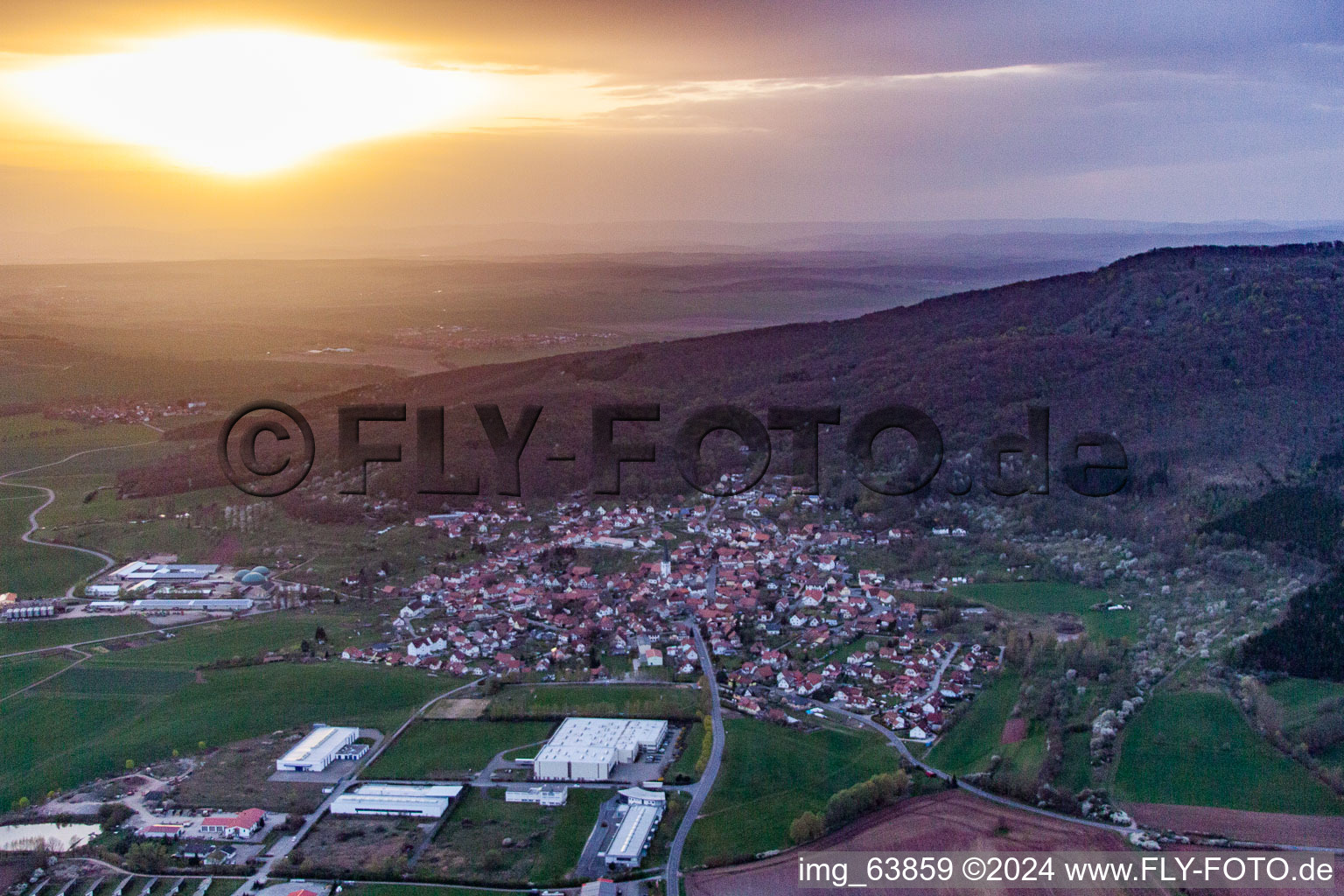 Vue aérienne de Gleichamberg dans le département Thuringe, Allemagne