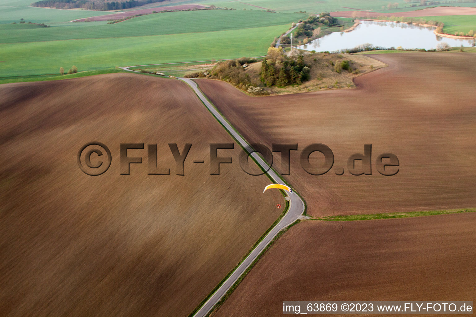 Vue aérienne de Départ matinal vers Bad Neustadt/Saale à Westhausen dans le département Thuringe, Allemagne