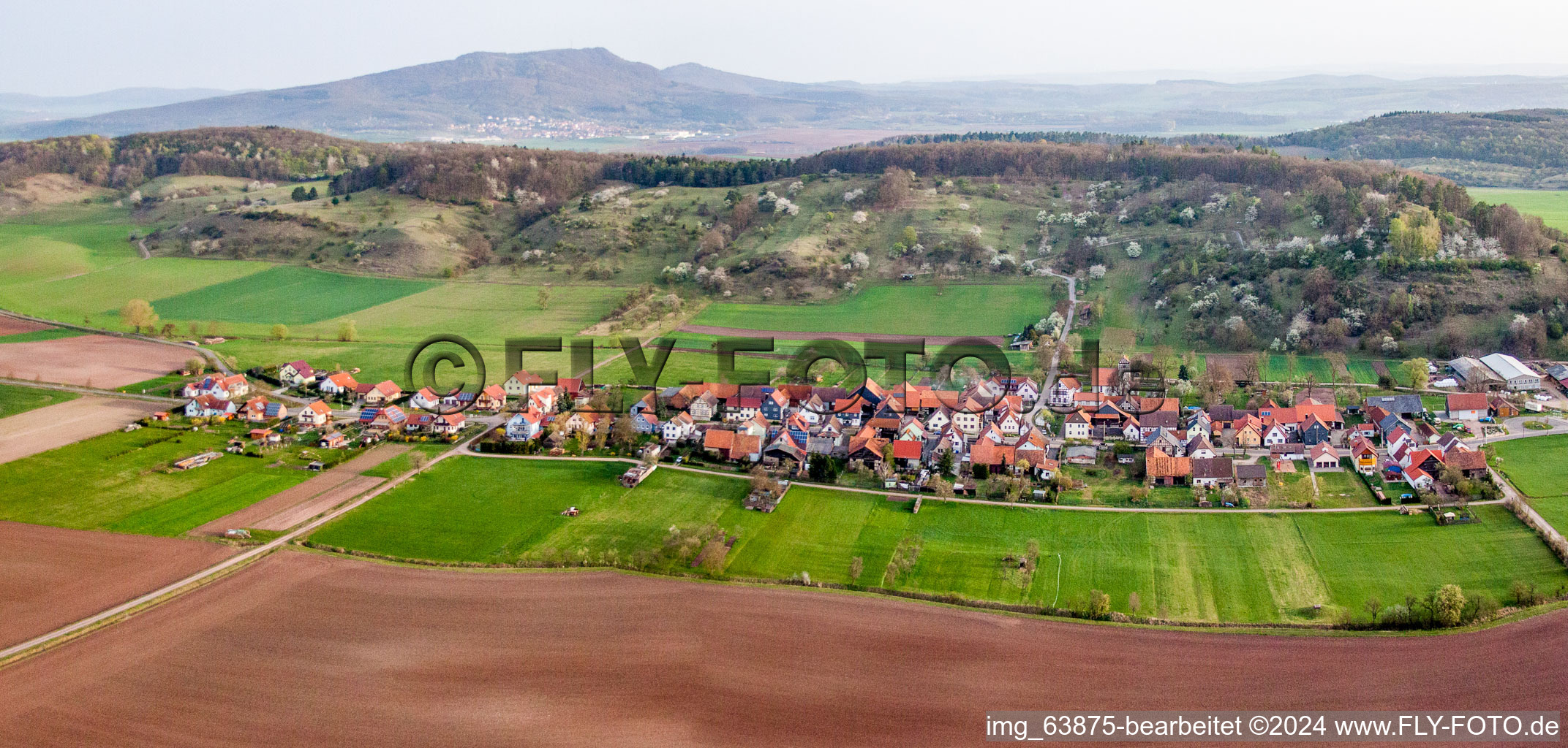 Vue aérienne de Champs agricoles et surfaces utilisables à Schlechtsart dans le département Thuringe, Allemagne
