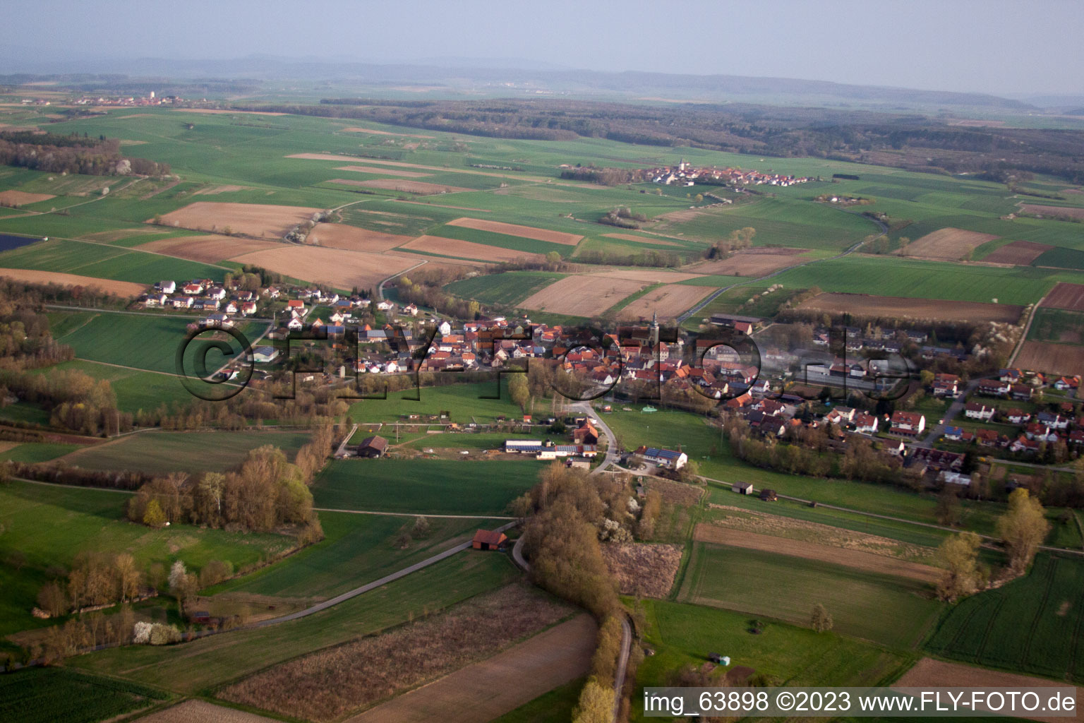 Vue aérienne de Höchheim dans le département Bavière, Allemagne