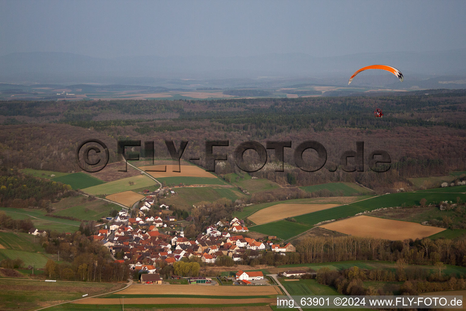 Photographie aérienne de Höchheim dans le département Bavière, Allemagne