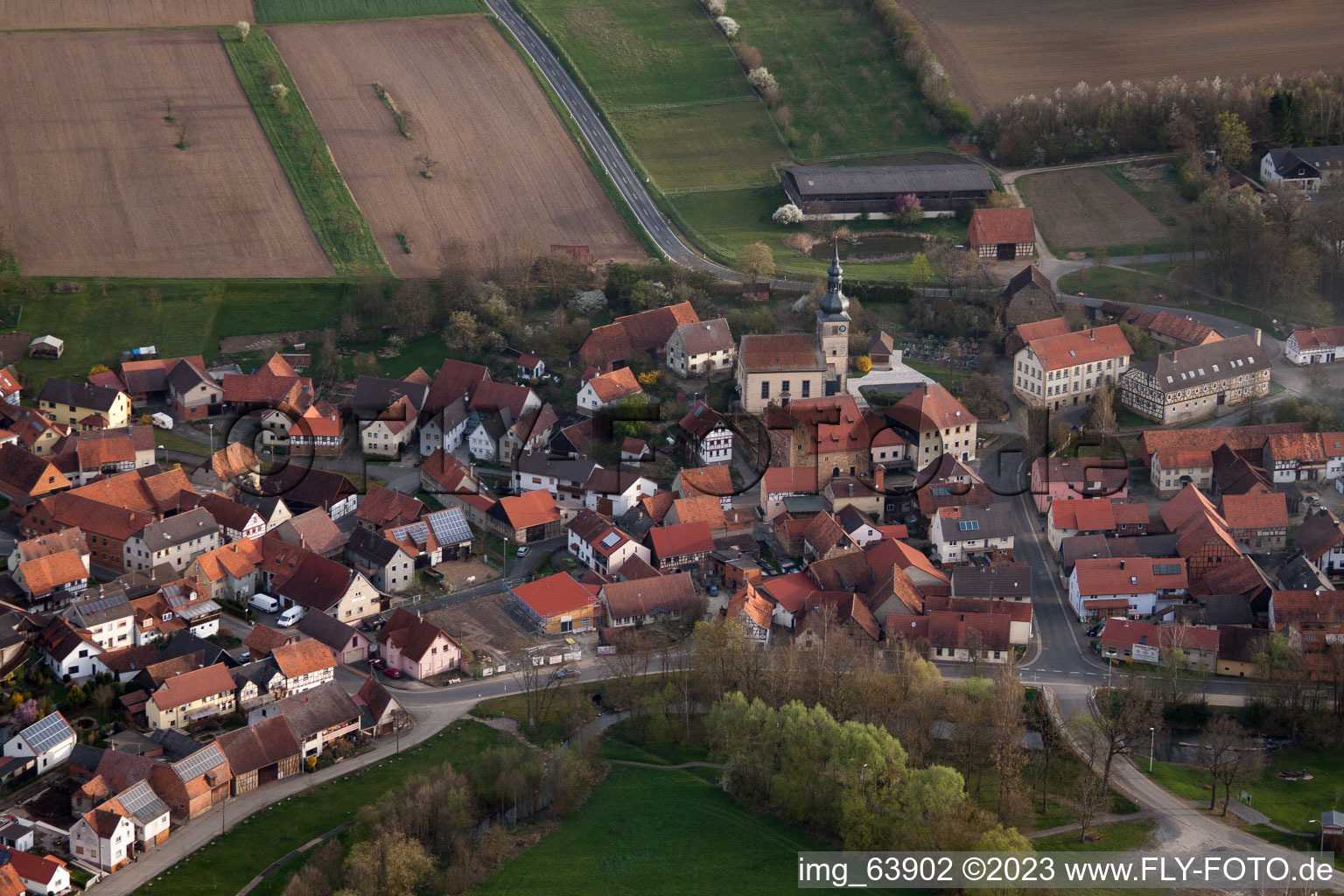 Vue oblique de Höchheim dans le département Bavière, Allemagne