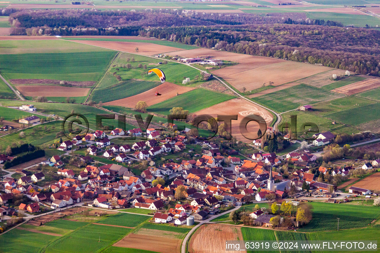 Vue oblique de Wargolshausen dans le département Bavière, Allemagne