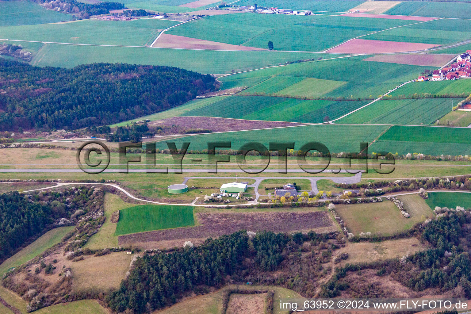 Vue aérienne de Aérodrome à le quartier Mühlbach in Bad Neustadt an der Saale dans le département Bavière, Allemagne