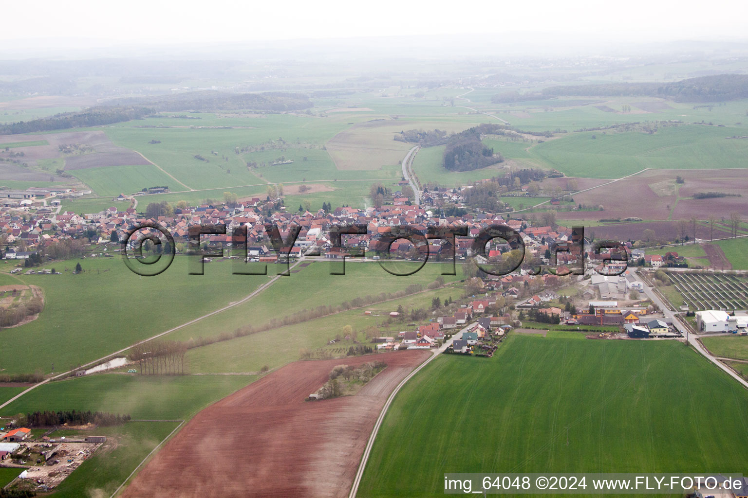 Vue aérienne de Champs agricoles et surfaces utilisables à Straufhain dans le département Thuringe, Allemagne