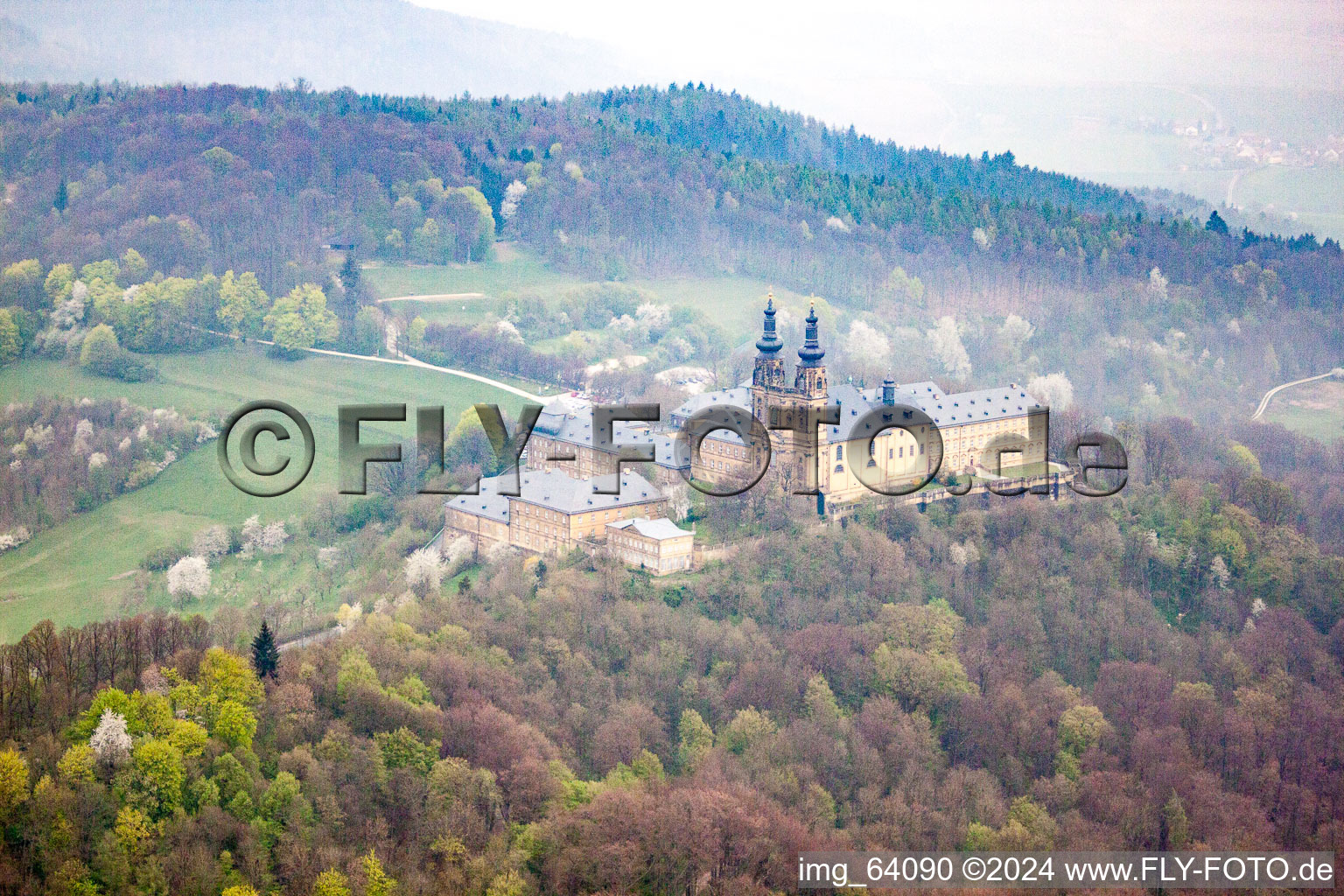 Vue oblique de Bad Staffelstein dans le département Bavière, Allemagne