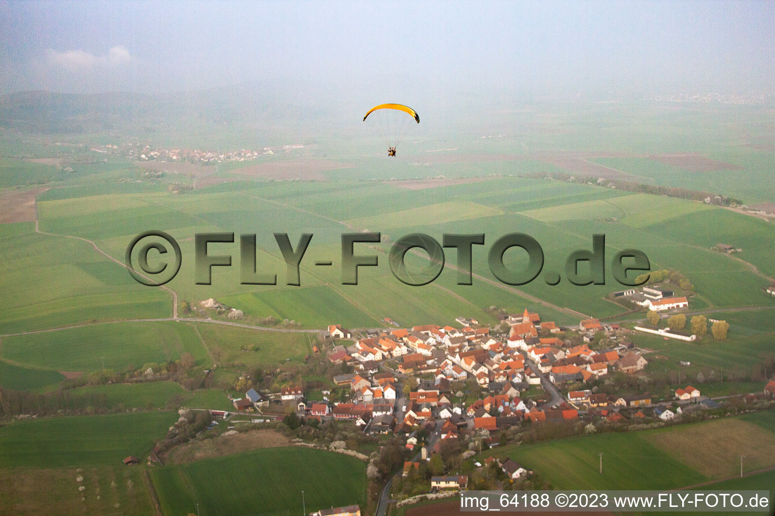 Sulzdorf an der Lederhecke dans le département Bavière, Allemagne du point de vue du drone
