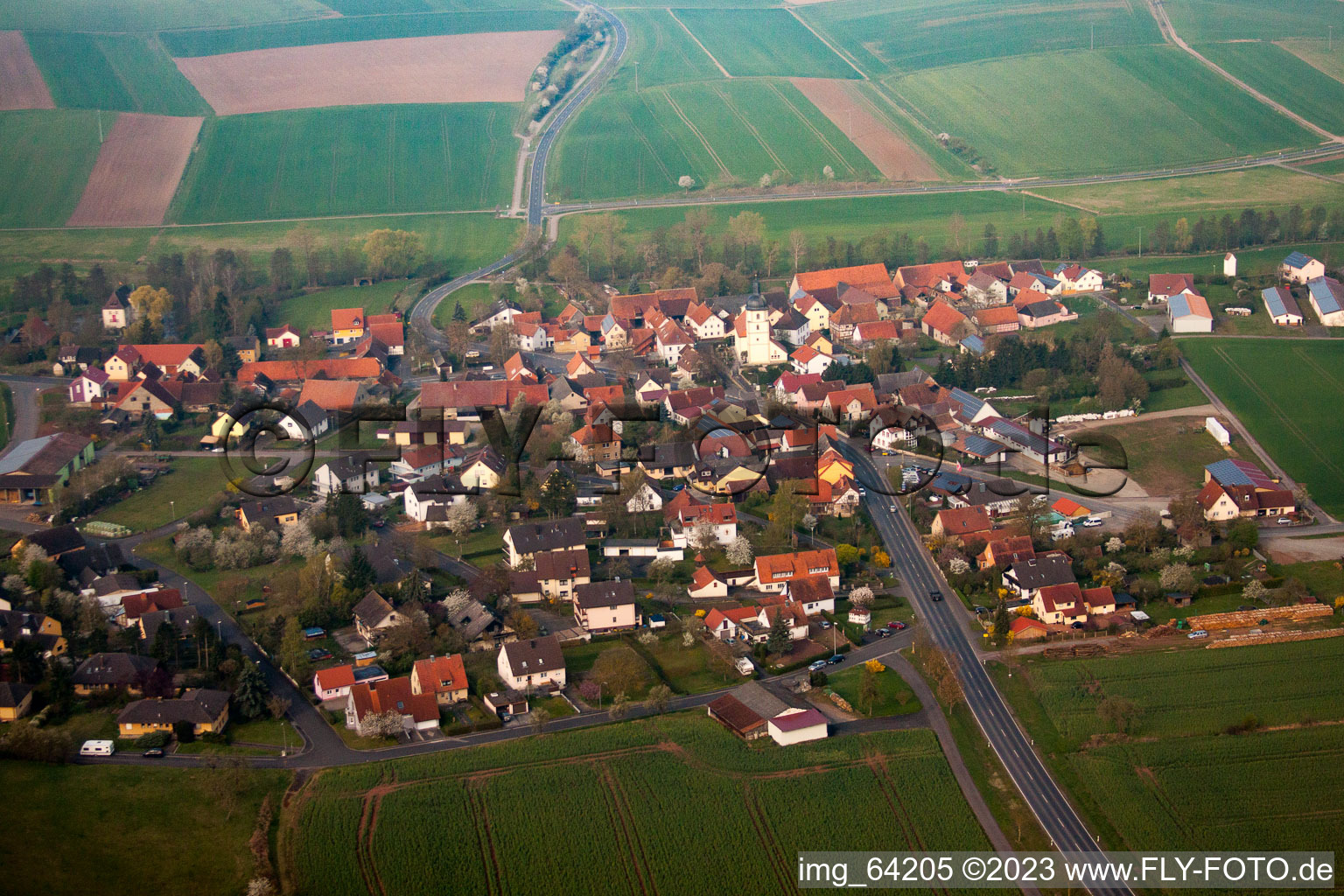 Sulzdorf an der Lederhecke dans le département Bavière, Allemagne vu d'un drone