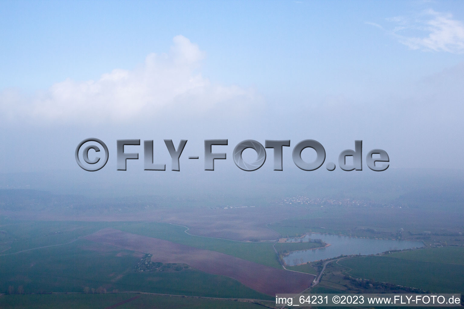Vue aérienne de UL dans la brume à Westhausen dans le département Thuringe, Allemagne