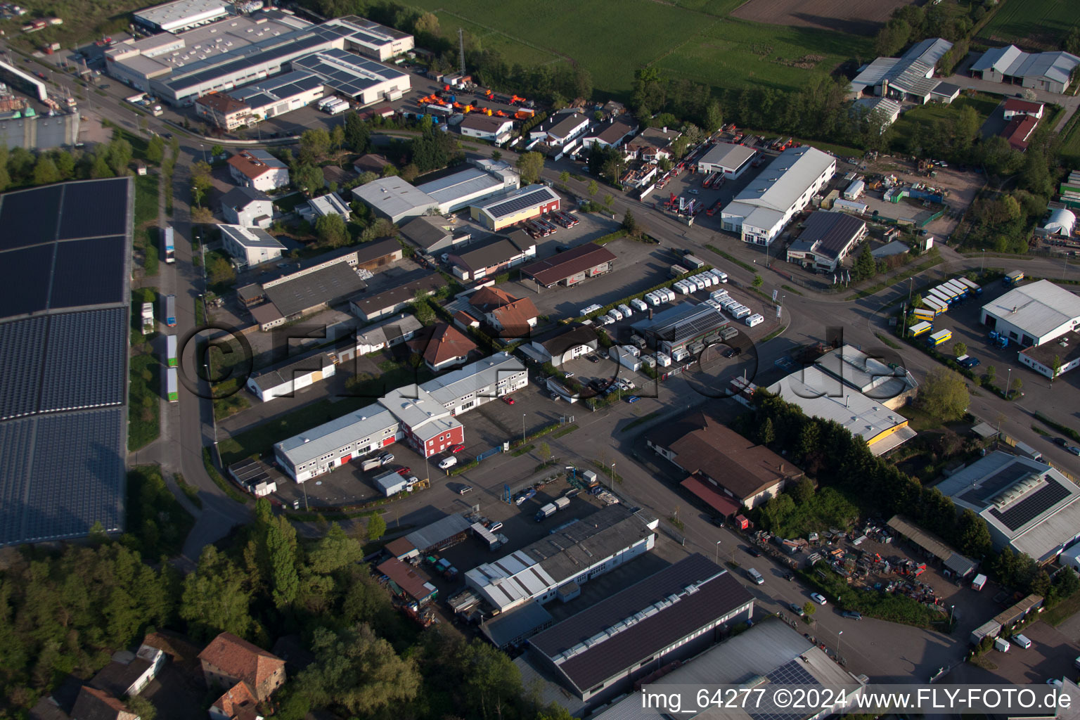 Zone industrielle de Horst à le quartier Minderslachen in Kandel dans le département Rhénanie-Palatinat, Allemagne d'en haut