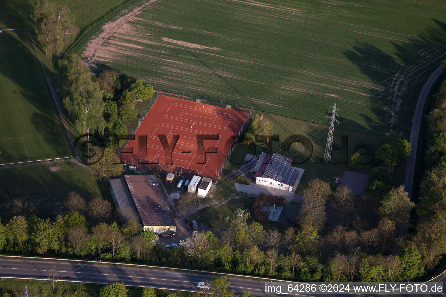 Vue aérienne de Club de tennis à Erlenbach bei Kandel dans le département Rhénanie-Palatinat, Allemagne