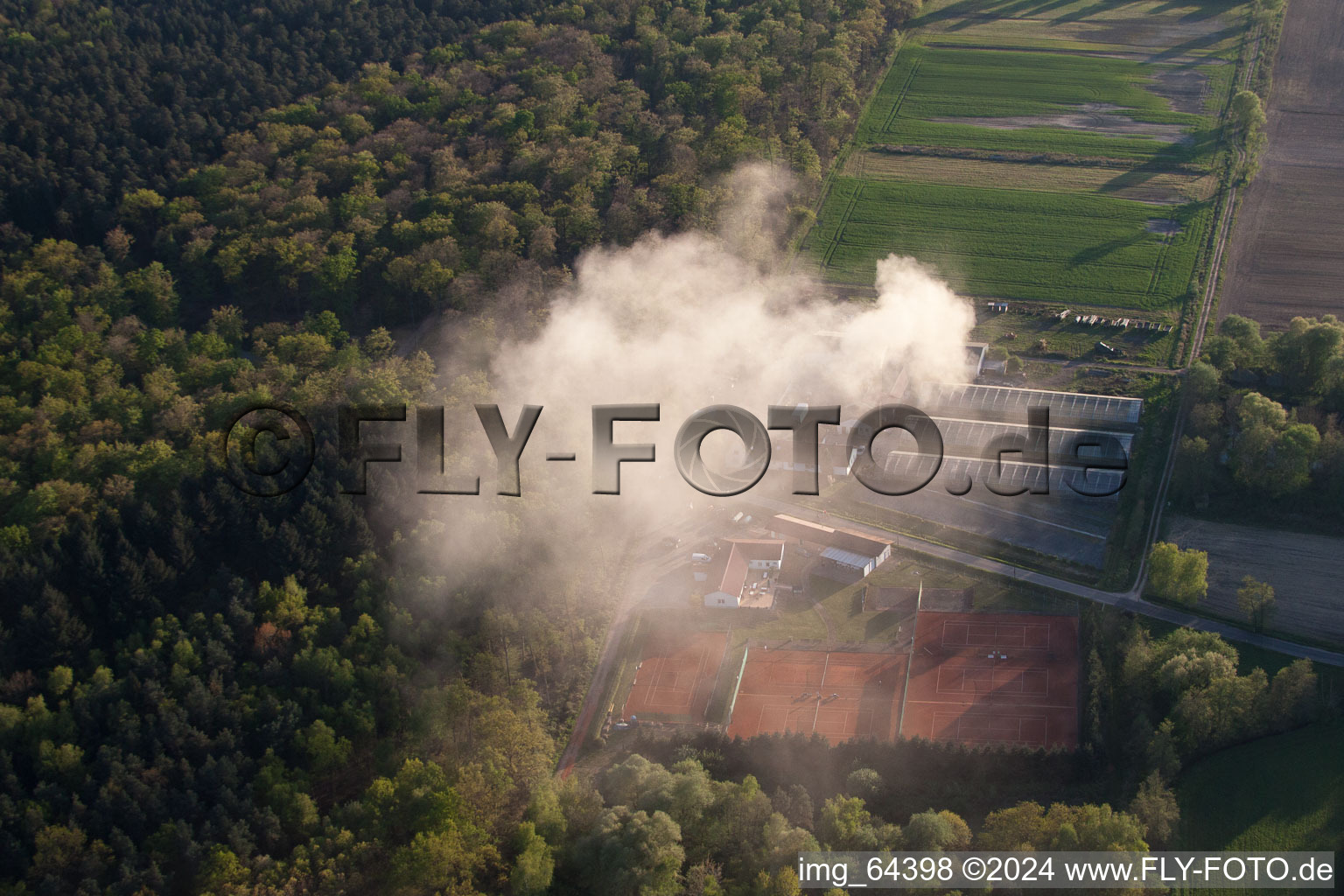 Steinfeld dans le département Rhénanie-Palatinat, Allemagne depuis l'avion