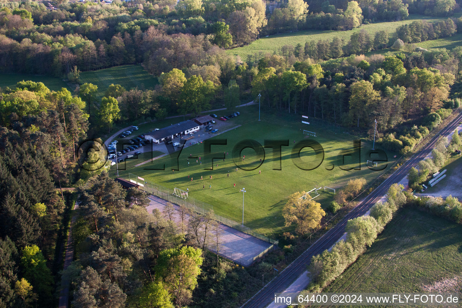 Vue aérienne de Terrain de sport à Schweighofen dans le département Rhénanie-Palatinat, Allemagne