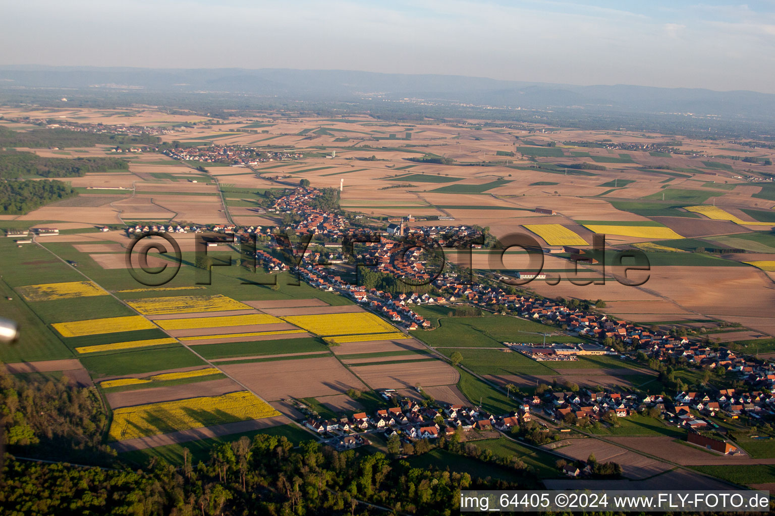 Vue d'oiseau de Schleithal dans le département Bas Rhin, France