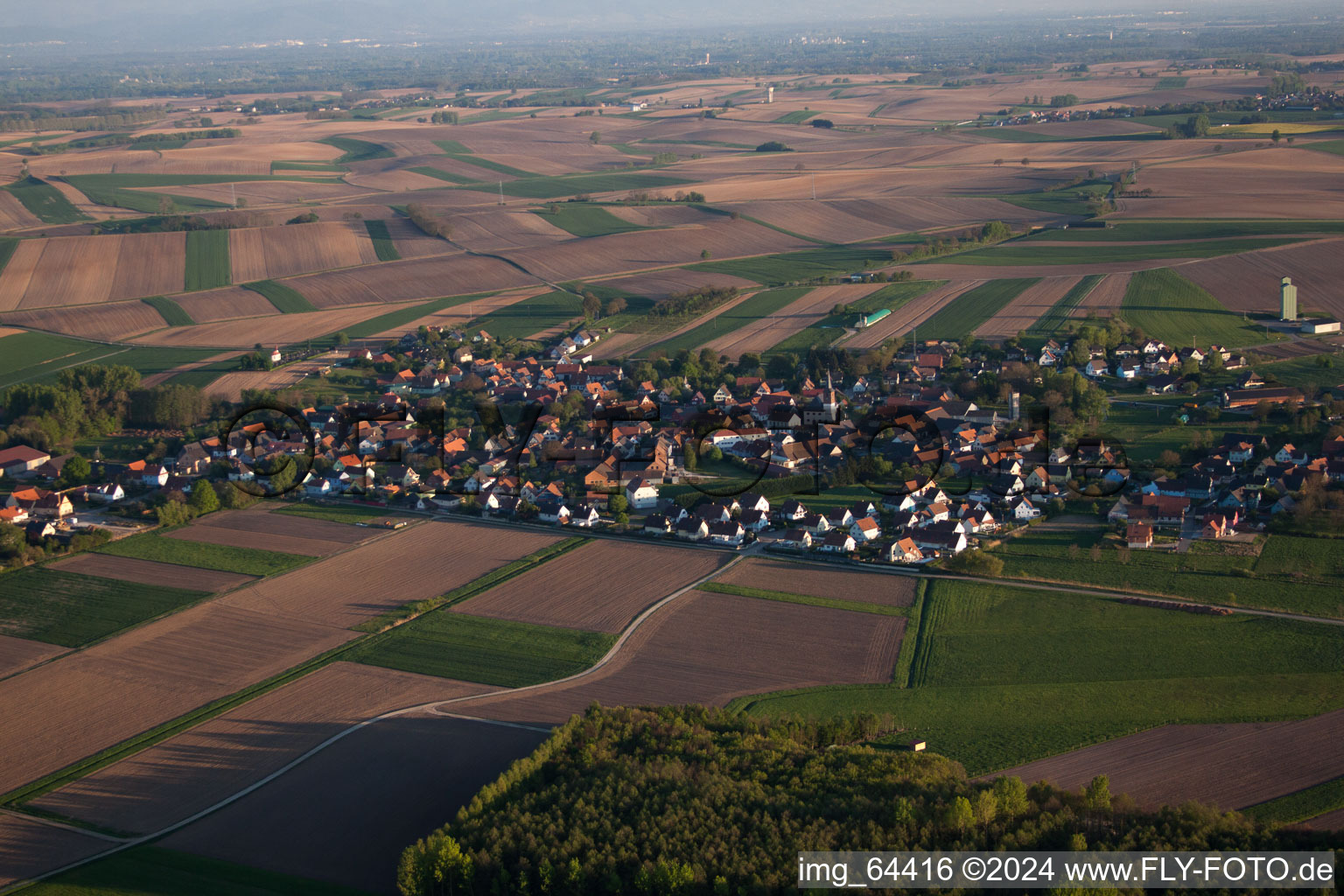 Schleithal dans le département Bas Rhin, France vu d'un drone