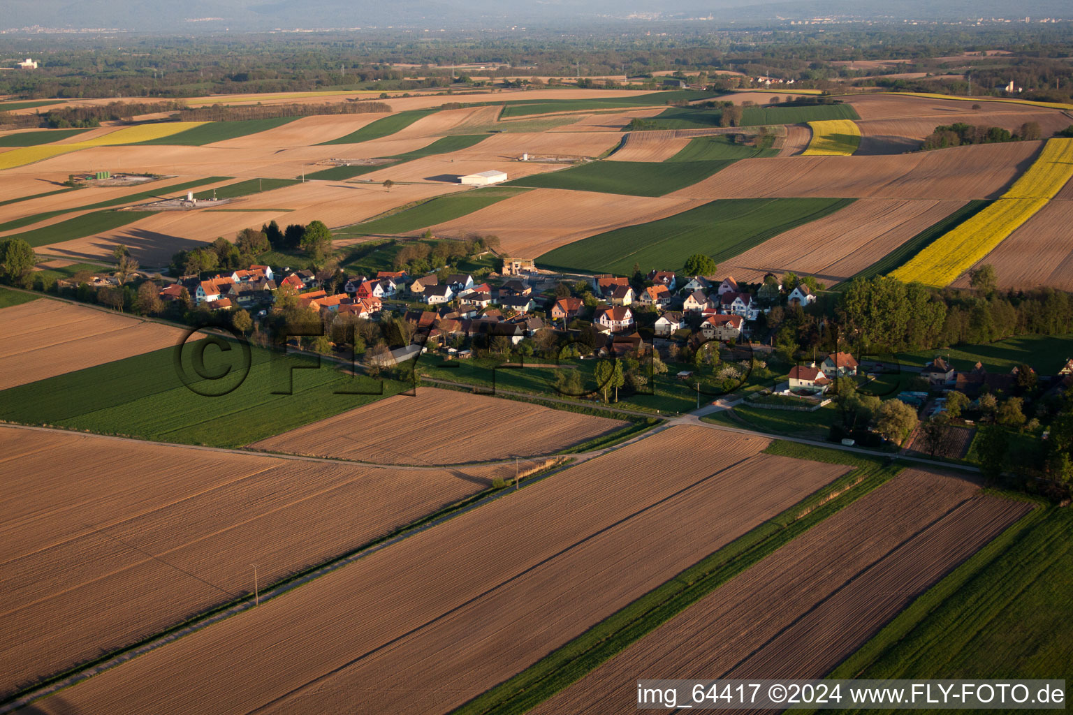 Niederlauterbach dans le département Bas Rhin, France d'un drone