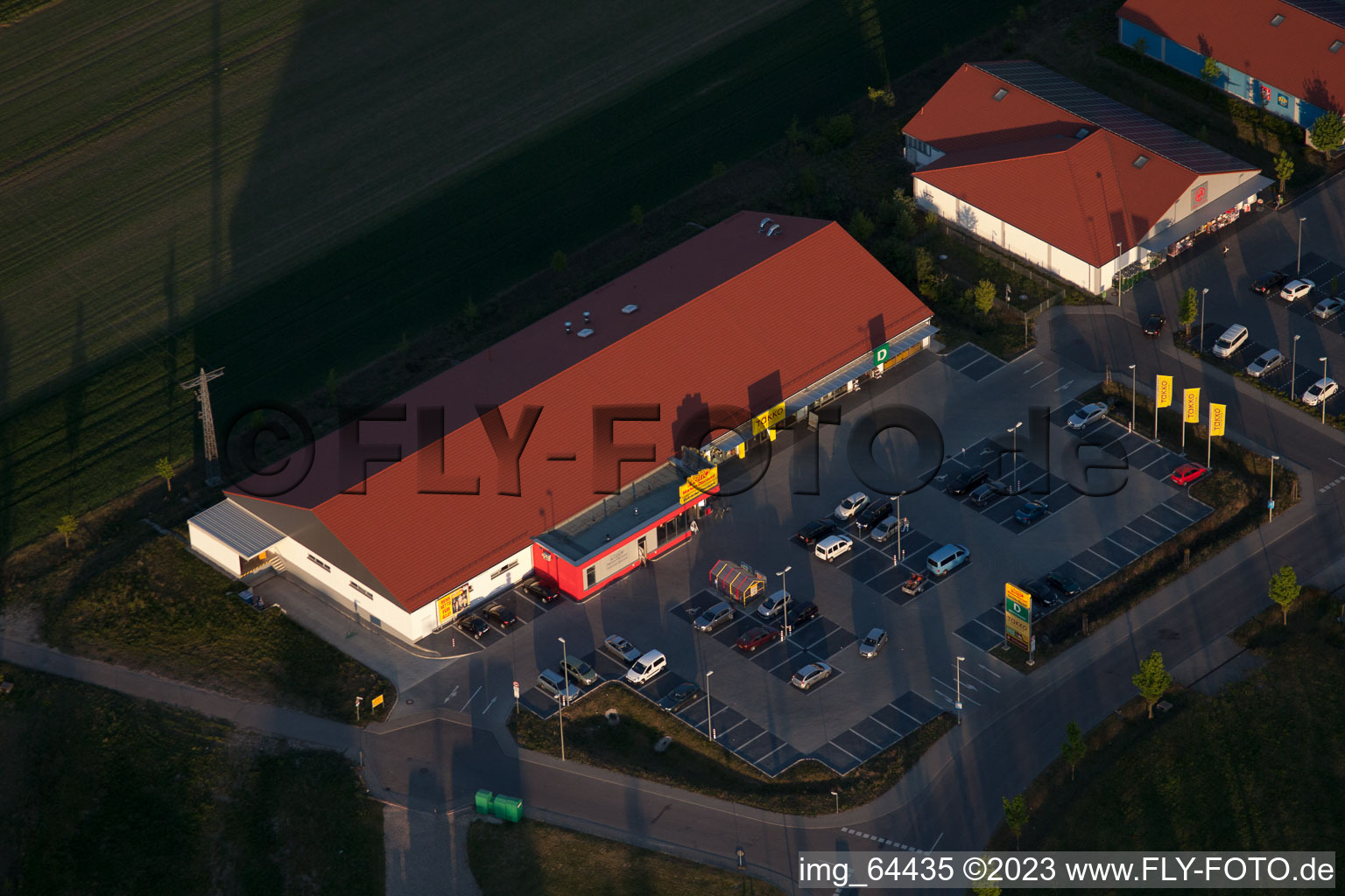 Centres commerciaux à Neulauterburg dans le département Rhénanie-Palatinat, Allemagne vue du ciel