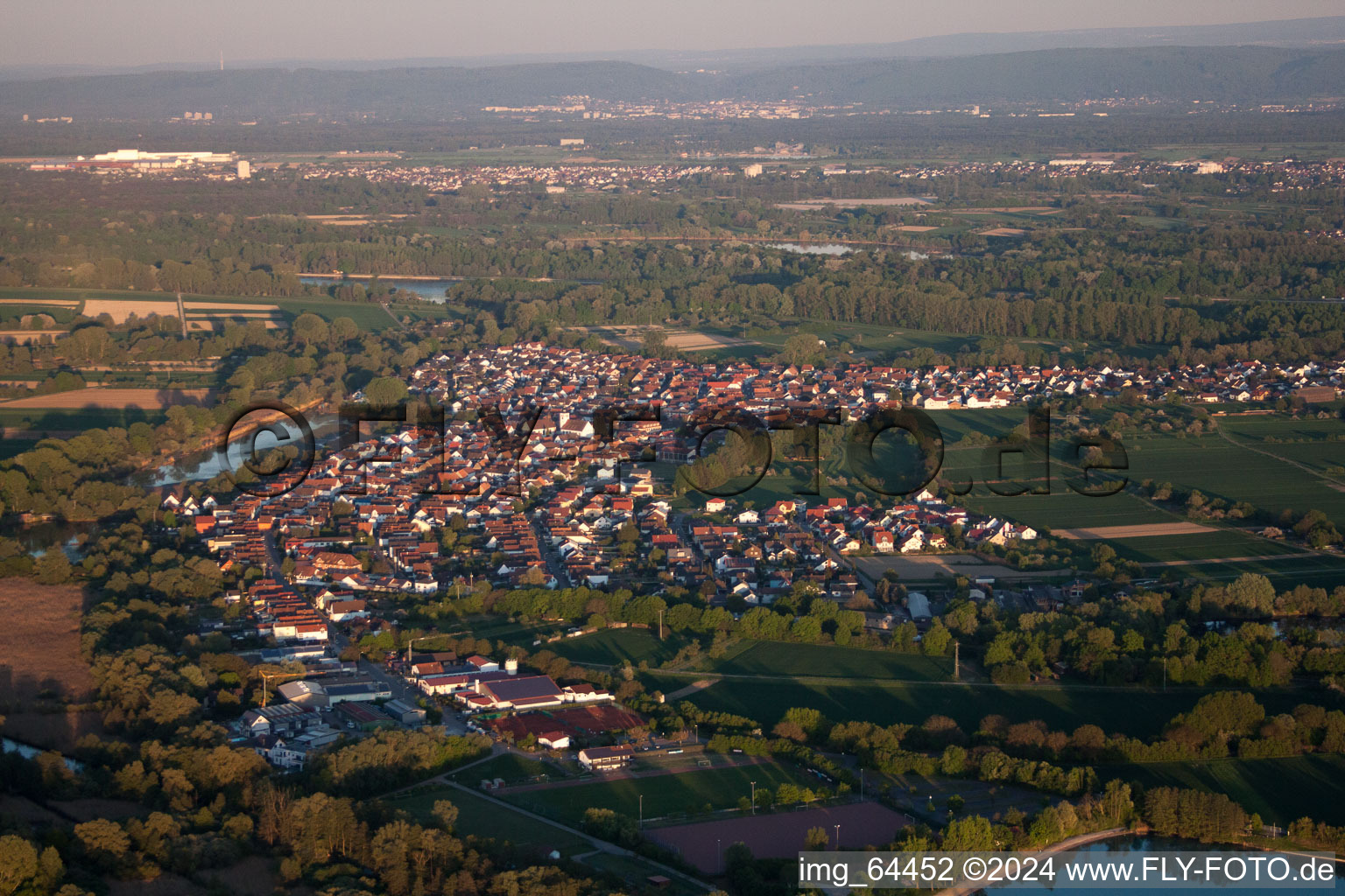 Quartier Neuburg in Neuburg am Rhein dans le département Rhénanie-Palatinat, Allemagne hors des airs