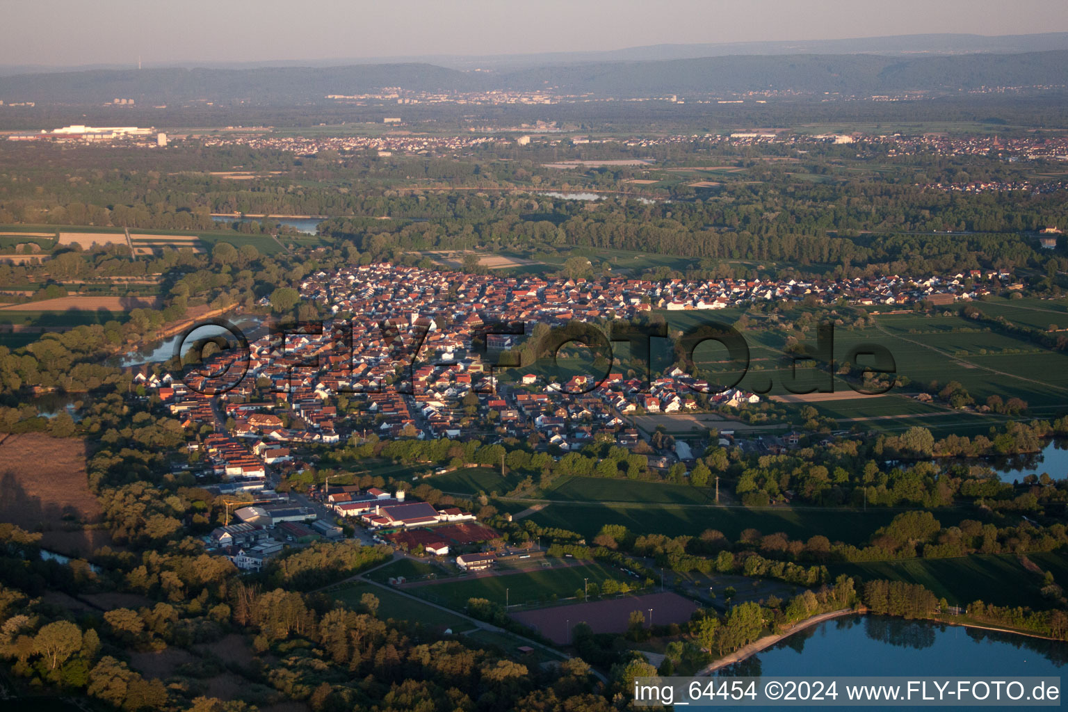 Quartier Neuburg in Neuburg am Rhein dans le département Rhénanie-Palatinat, Allemagne depuis l'avion