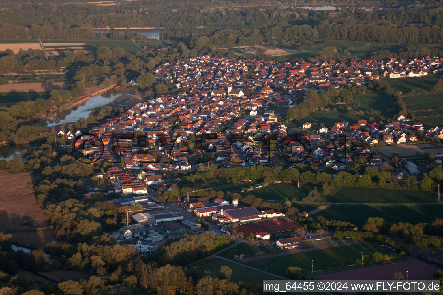 Neuburg dans le département Rhénanie-Palatinat, Allemagne vue du ciel