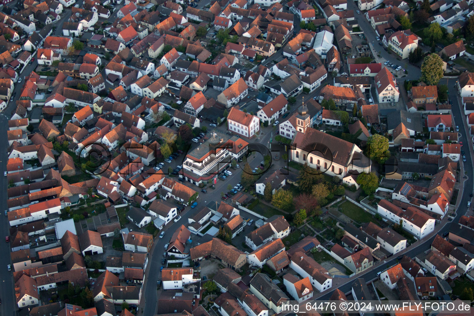 Hagenbach dans le département Rhénanie-Palatinat, Allemagne du point de vue du drone