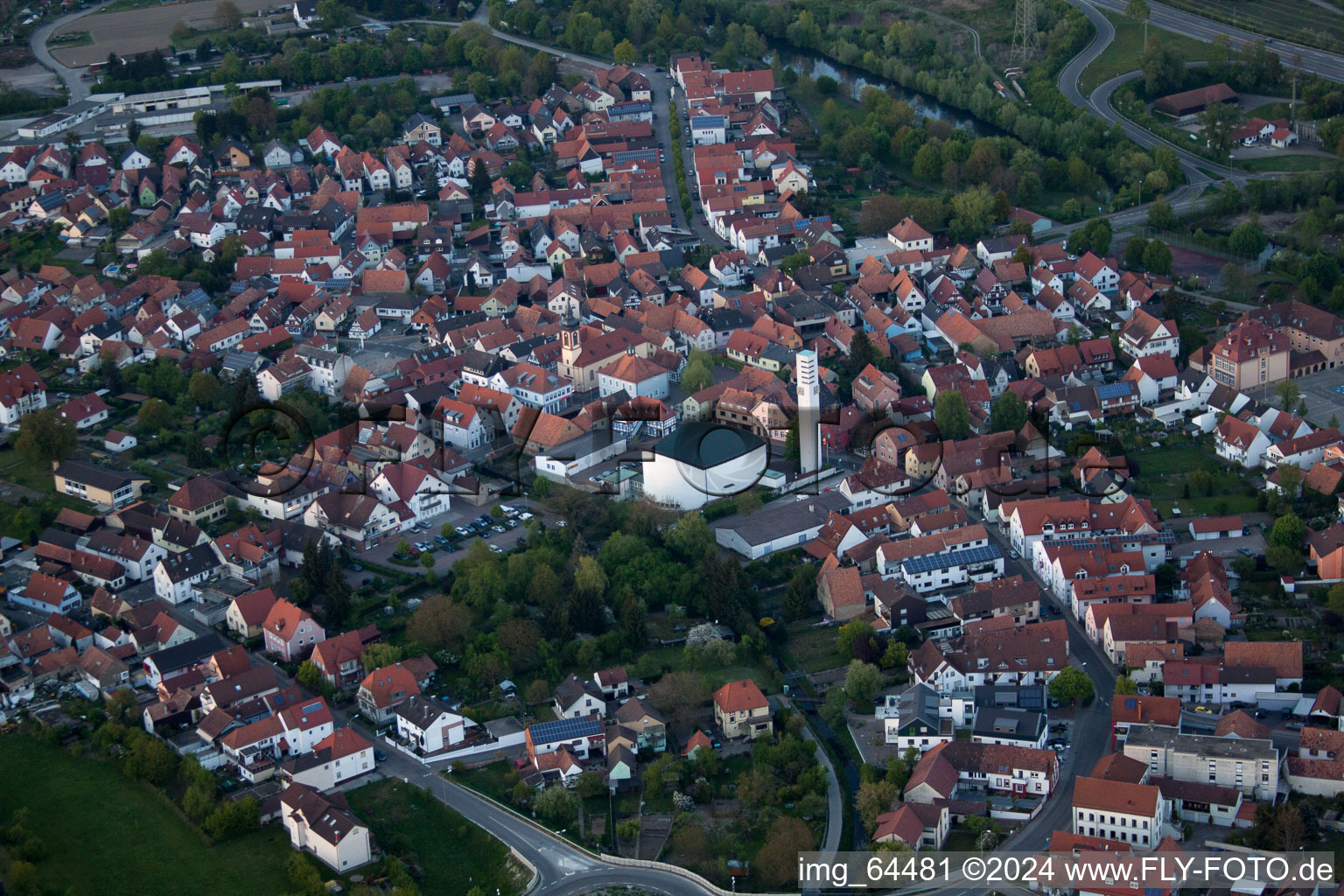 Vue oblique de Wörth am Rhein dans le département Rhénanie-Palatinat, Allemagne