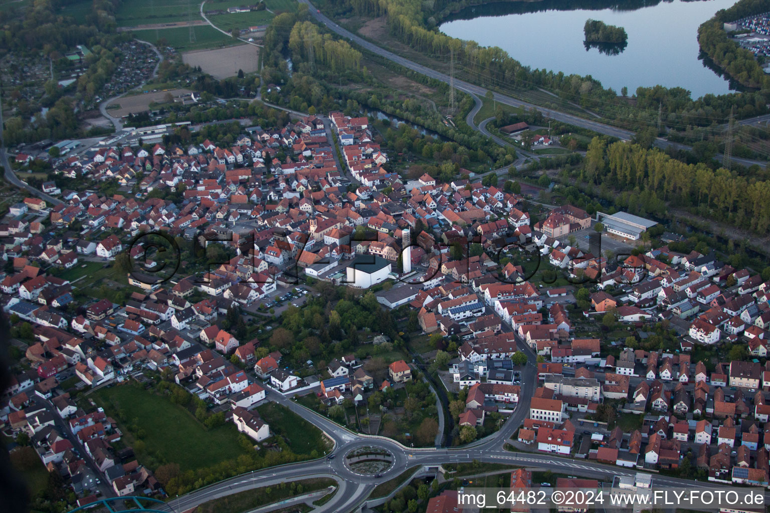 Wörth am Rhein dans le département Rhénanie-Palatinat, Allemagne d'en haut