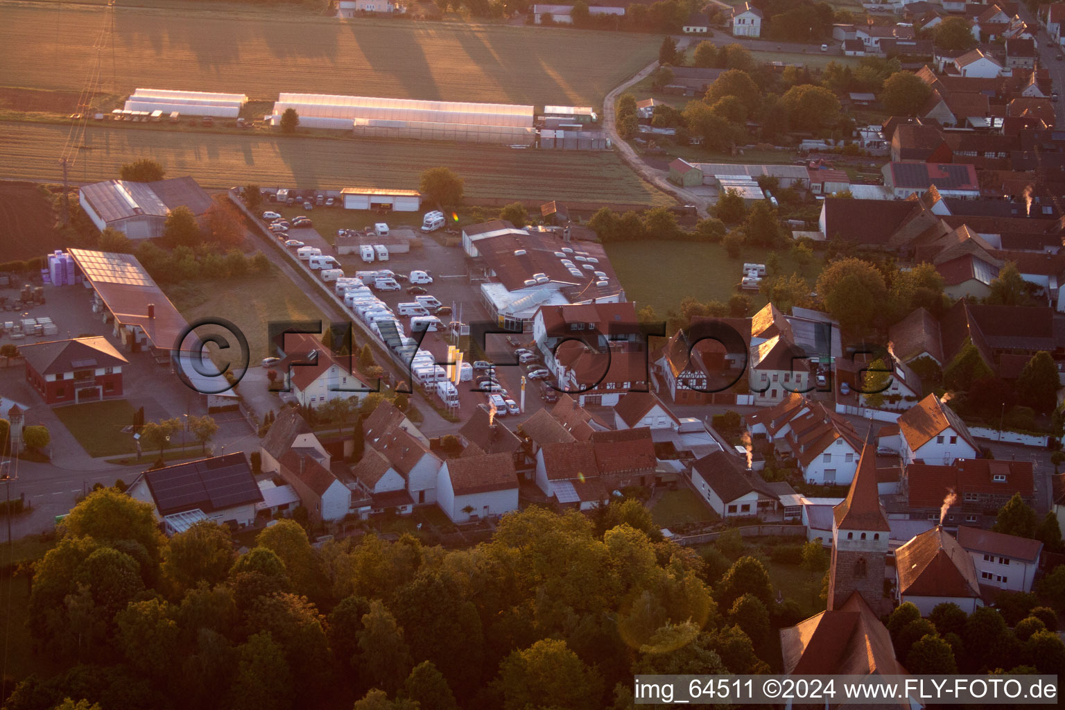 Vue oblique de Concessionnaire automobile Frey à Minfeld dans le département Rhénanie-Palatinat, Allemagne