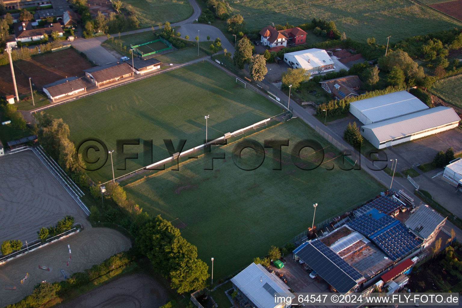 Vue aérienne de Club d'équitation et d'attelage e. V. Billigheim à Billigheim-Ingenheim dans le département Rhénanie-Palatinat, Allemagne