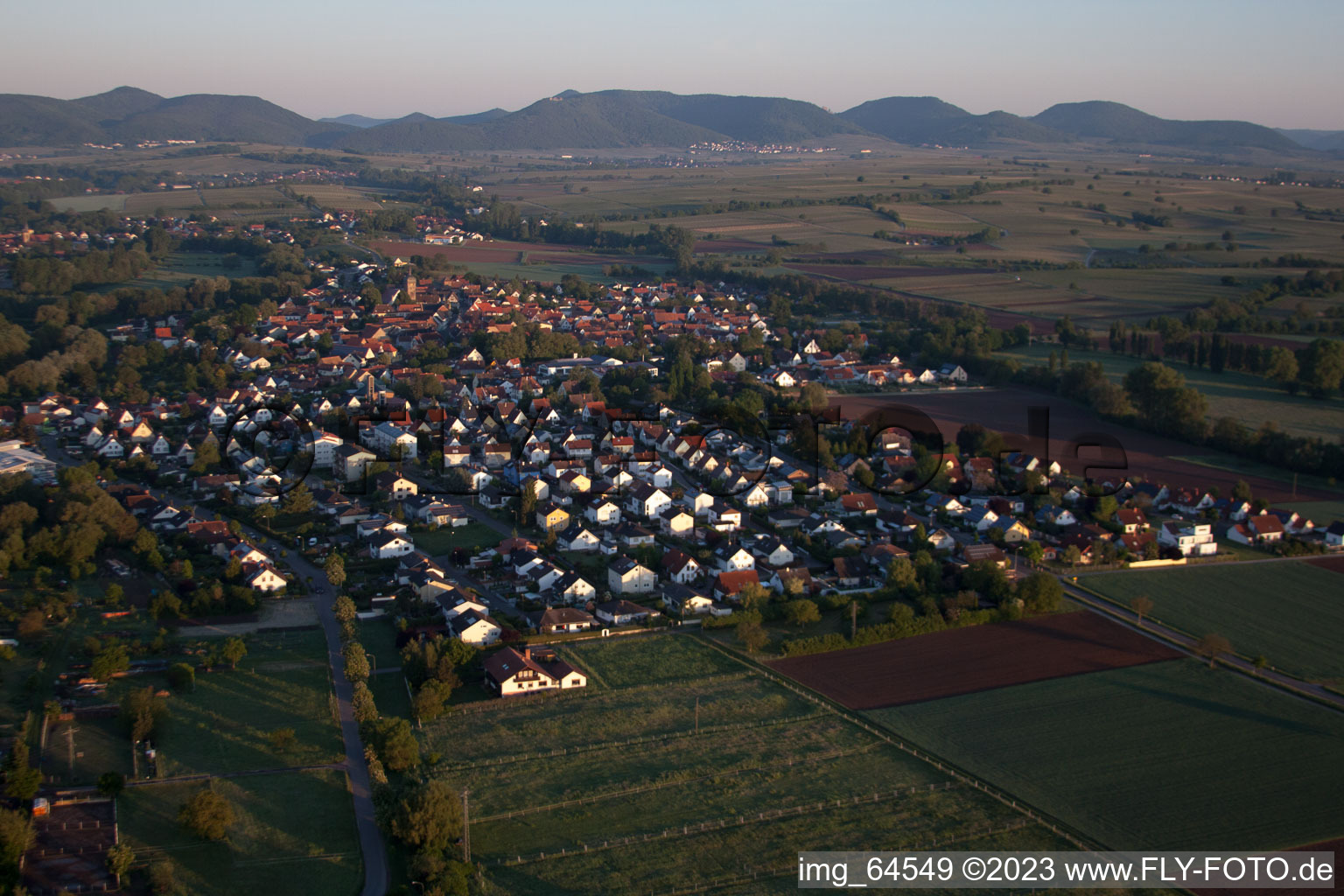Quartier Billigheim in Billigheim-Ingenheim dans le département Rhénanie-Palatinat, Allemagne hors des airs