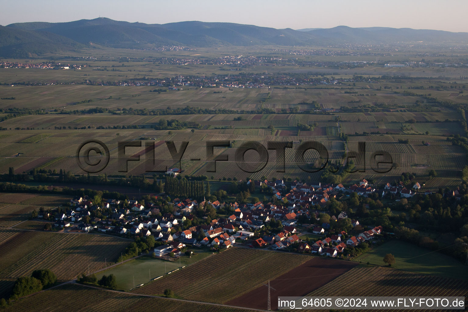 Vue oblique de Knöringen dans le département Rhénanie-Palatinat, Allemagne