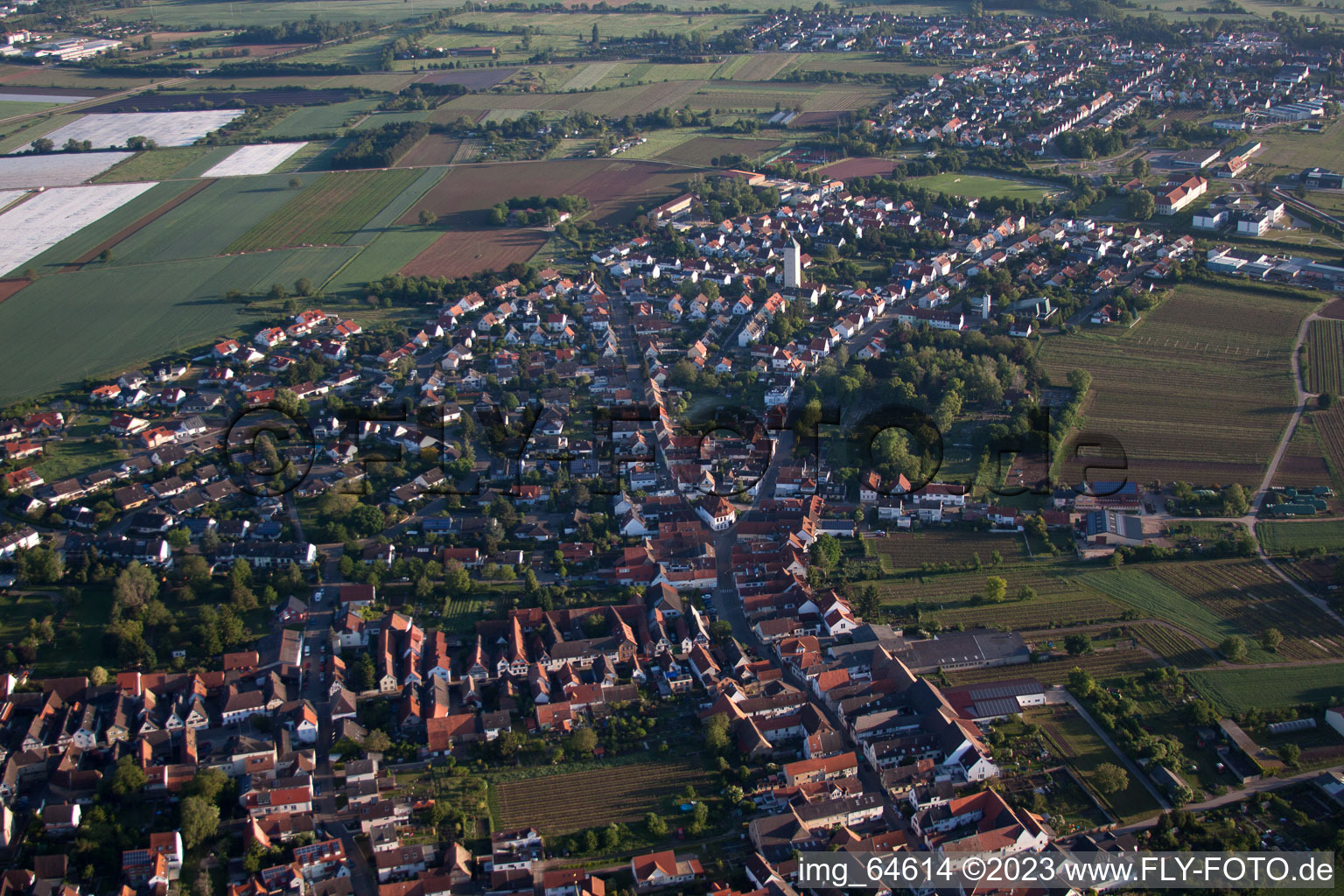 Vue aérienne de Goethestr à le quartier Lachen in Neustadt an der Weinstraße dans le département Rhénanie-Palatinat, Allemagne