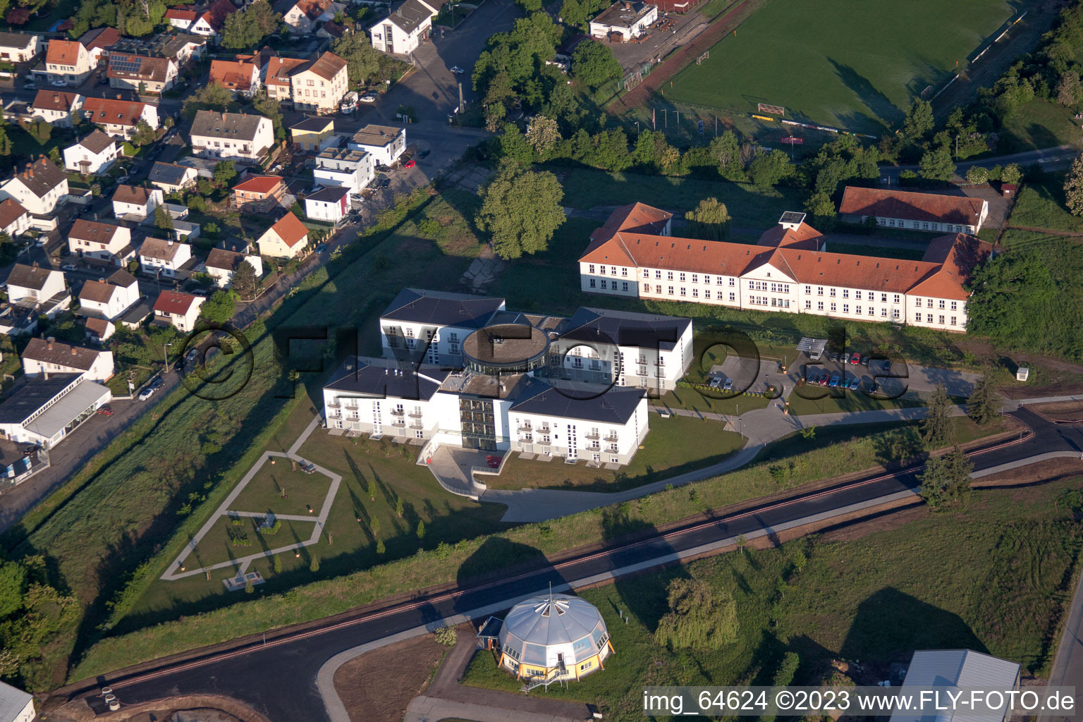 Vue aérienne de Maison de retraite Haardtblick à le quartier Speyerdorf in Neustadt an der Weinstraße dans le département Rhénanie-Palatinat, Allemagne