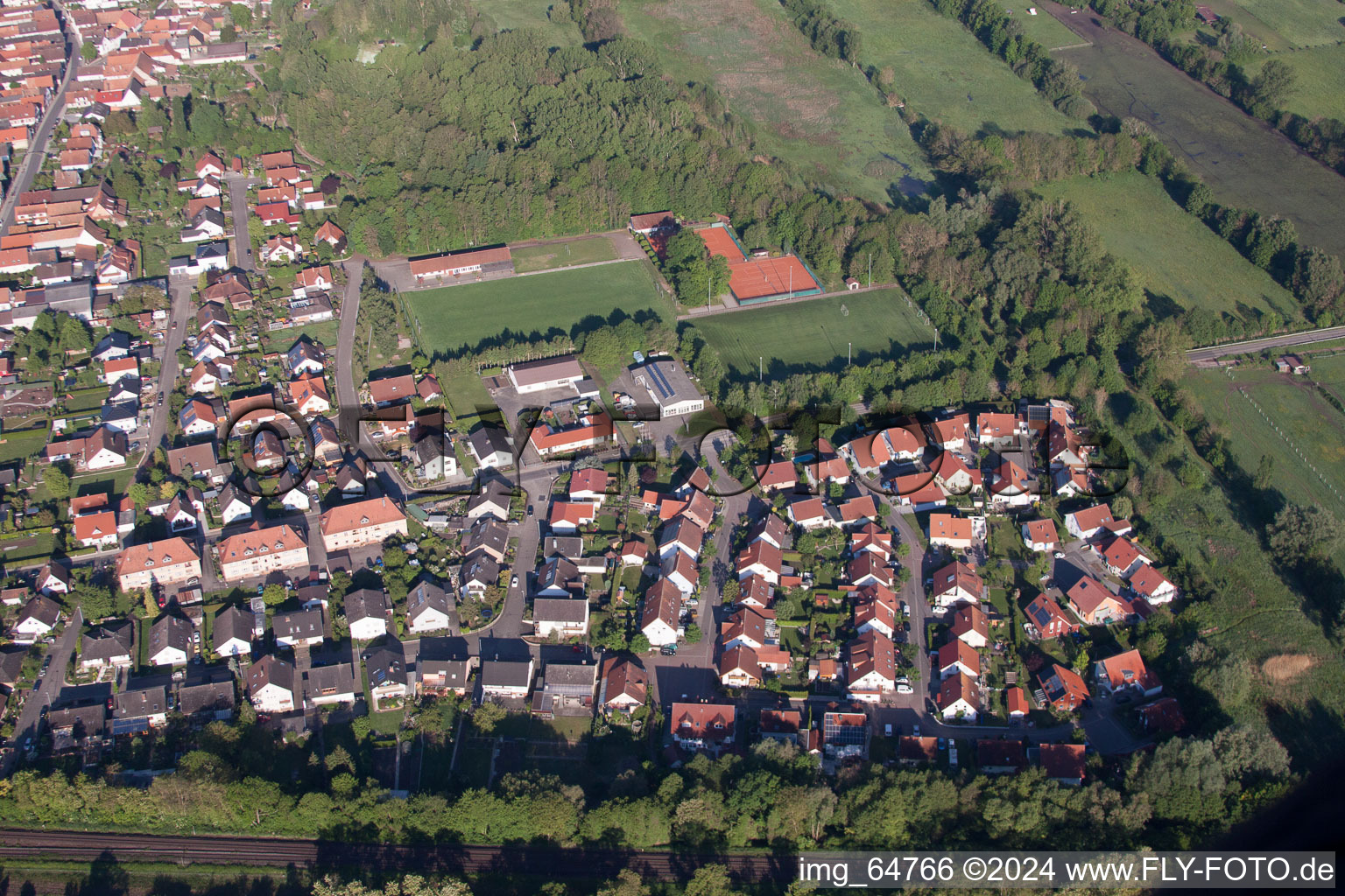 Winden dans le département Rhénanie-Palatinat, Allemagne du point de vue du drone