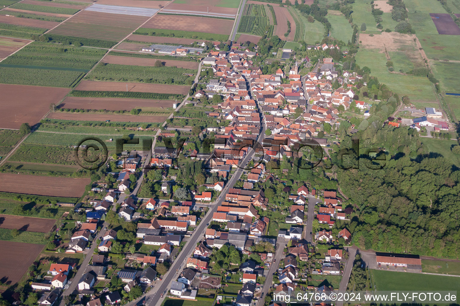 Champs agricoles et surfaces utilisables à Winden dans le département Rhénanie-Palatinat, Allemagne d'en haut