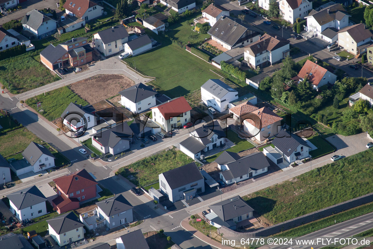 Vue oblique de Nouvelle zone de développement à l'est à Minfeld dans le département Rhénanie-Palatinat, Allemagne