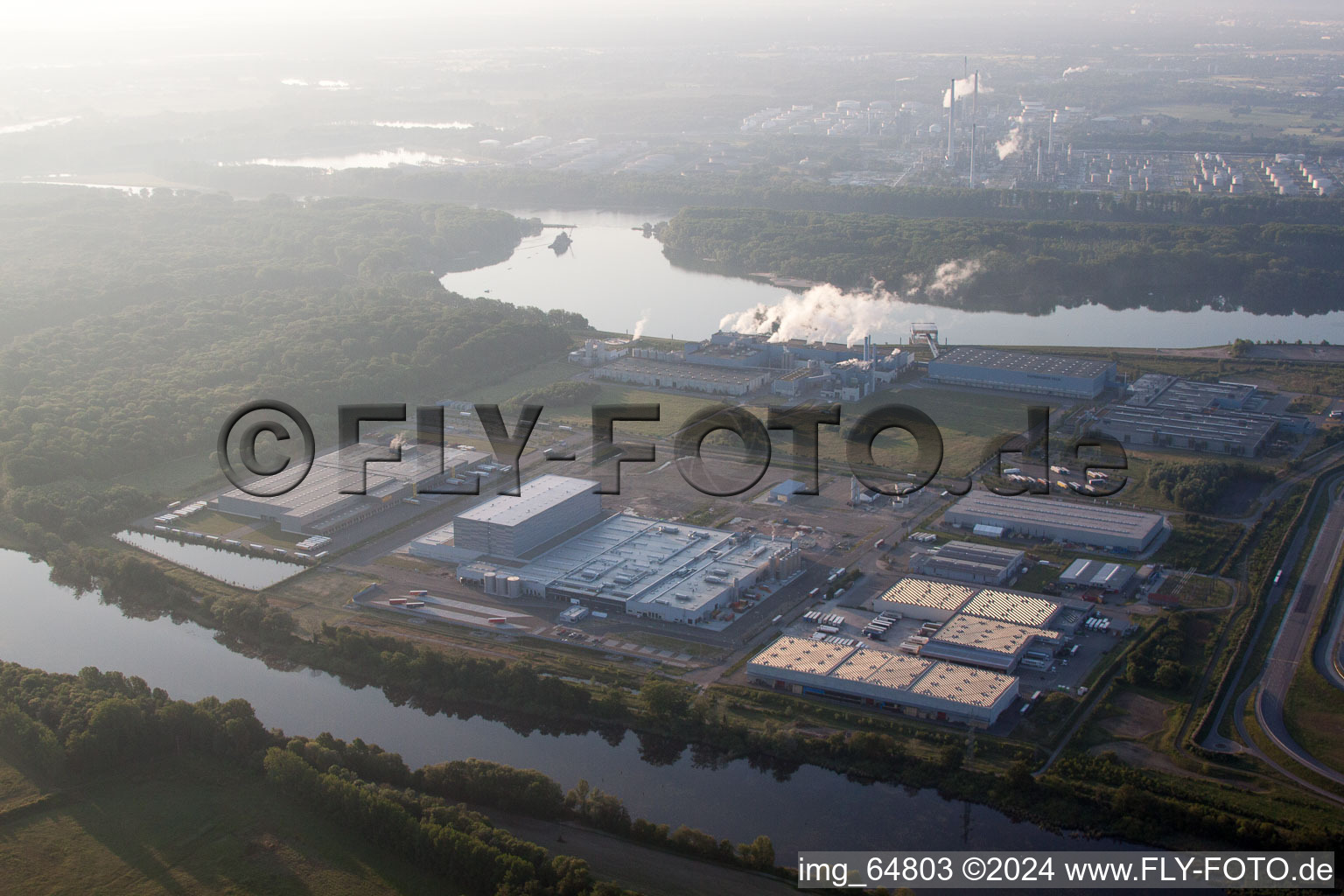 Vue aérienne de Zone industrielle d'Oberwald, PEG à Wörth am Rhein dans le département Rhénanie-Palatinat, Allemagne