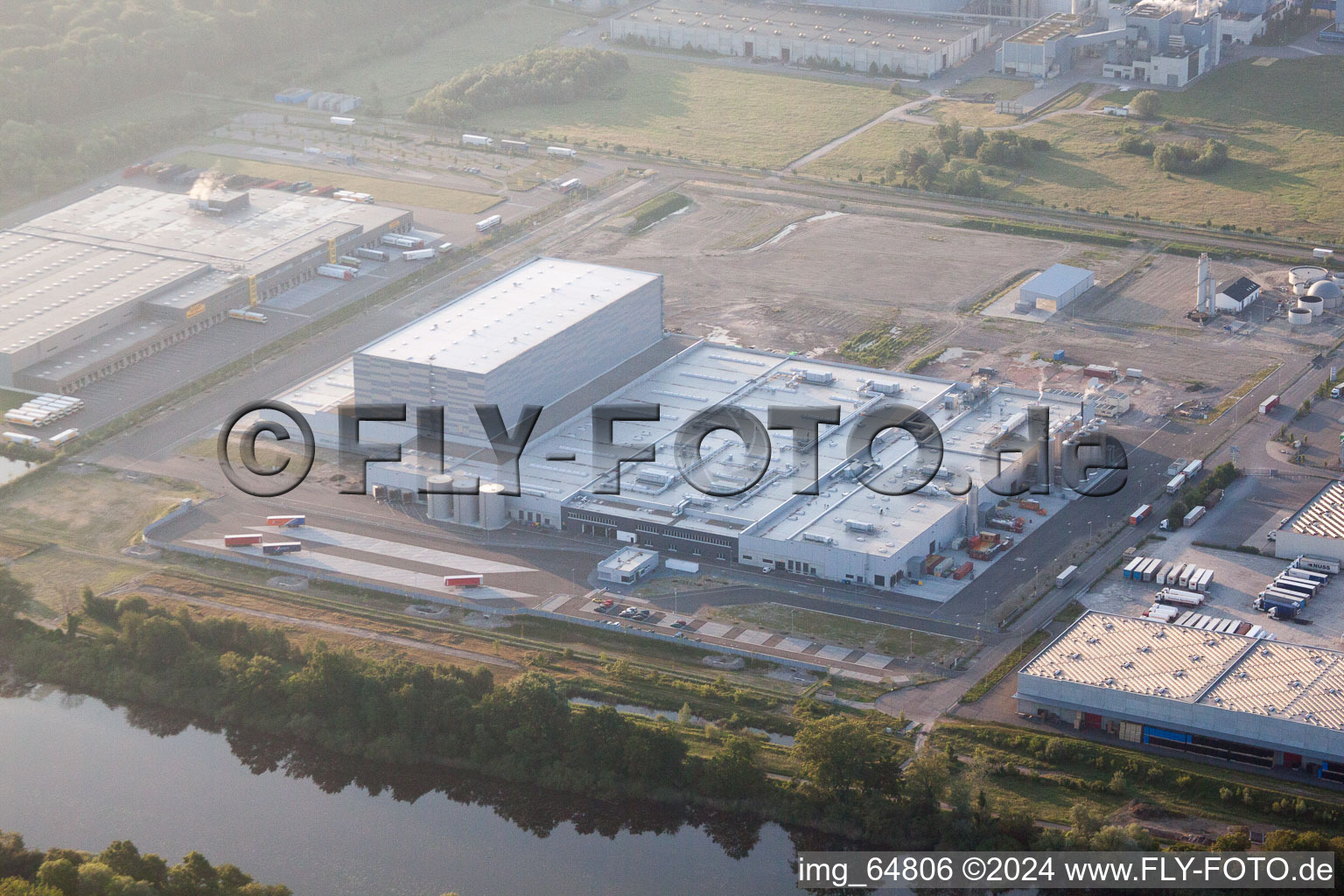 Vue oblique de Zone industrielle d'Oberwald, PEG à Wörth am Rhein dans le département Rhénanie-Palatinat, Allemagne