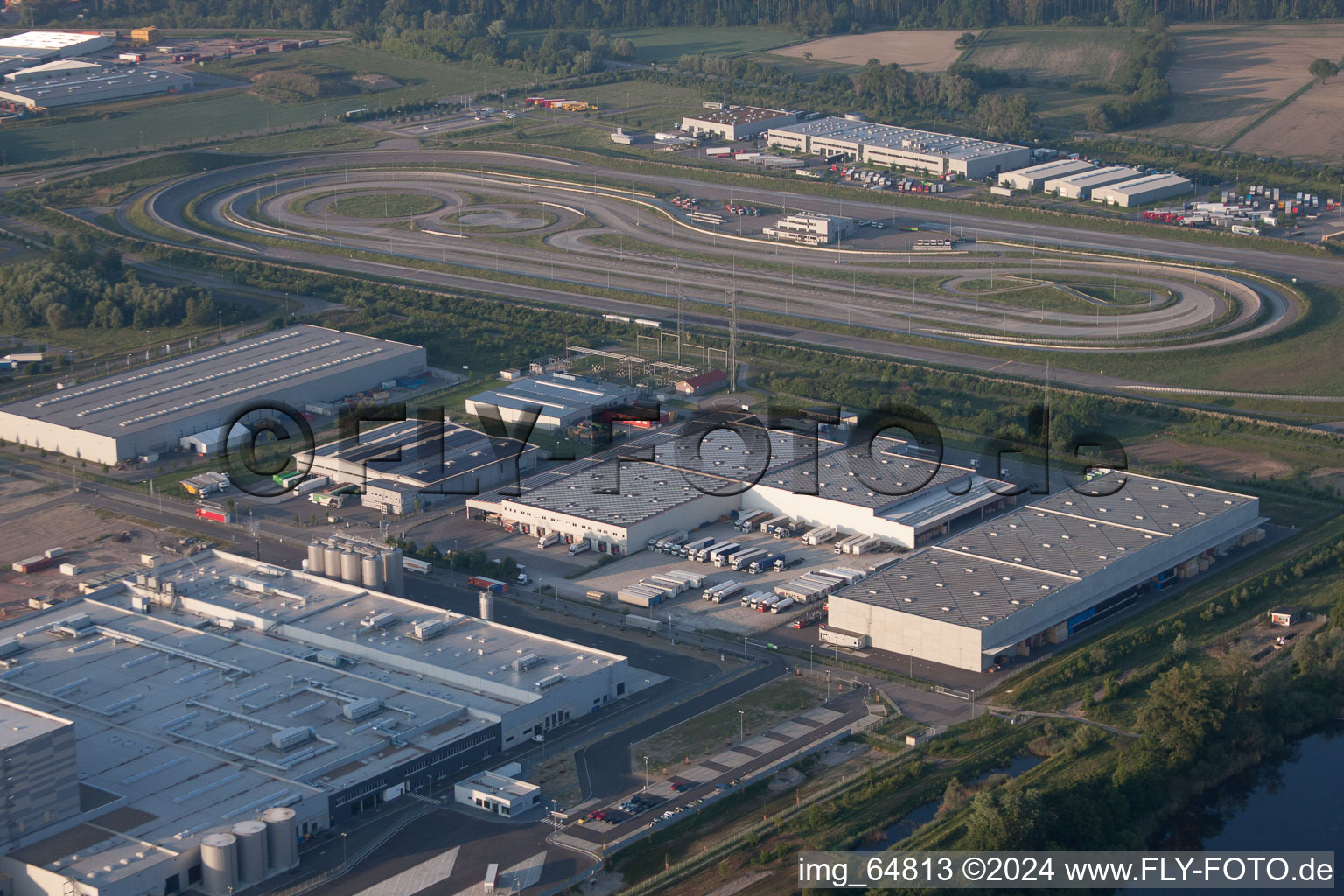 Zone industrielle d'Oberwald à Wörth am Rhein dans le département Rhénanie-Palatinat, Allemagne depuis l'avion