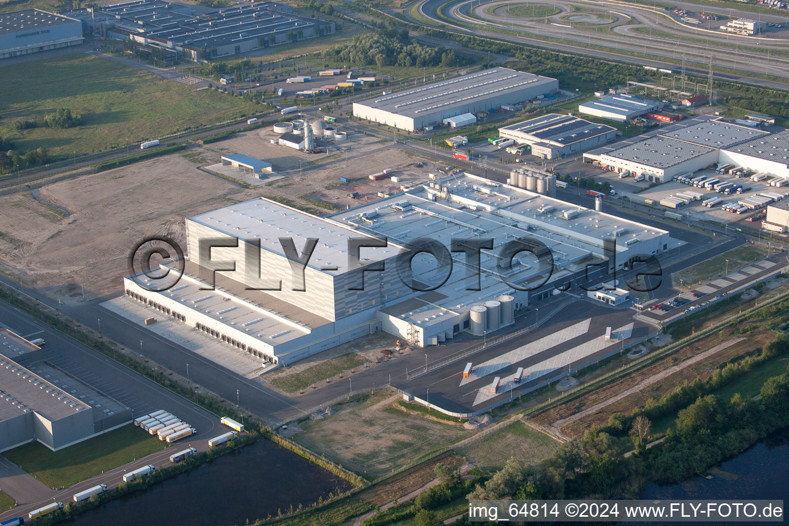 Vue d'oiseau de Zone industrielle d'Oberwald à Wörth am Rhein dans le département Rhénanie-Palatinat, Allemagne